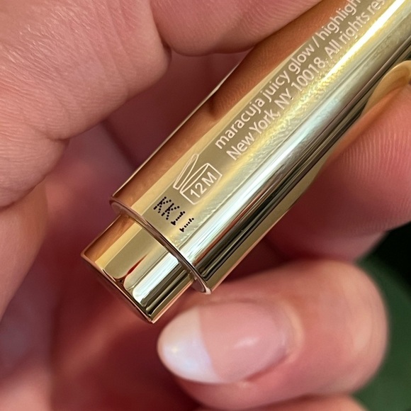 TARTE • MARACUJA JUICY GLOW HIGHLIGHTER • TOPAZ GLOW BRIGHTENER - Picture 6 of 7